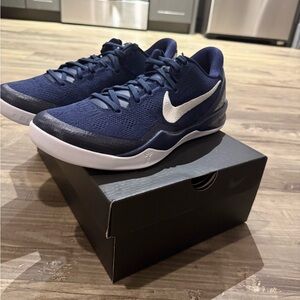 Kobe Bryant signature shoe - never worn new with box